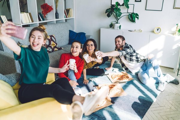 Quels sont les meilleurs moyens pour apprendre à faire des acrobaties simples à la maison ?